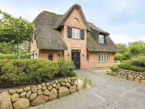 Unclassified image, 4 of 21, button