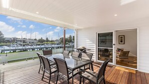 Outdoor dining - Wishart's Landing - Ideal Holiday Home for family & friends - newly renovated with amazing view. (Port Fairy)