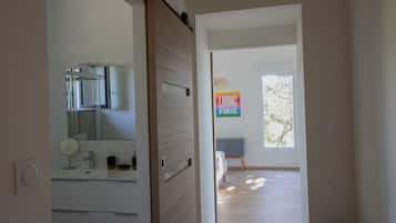 4 chambres, fer et planche à repasser, lit parapluie, Wi-Fi gratuit