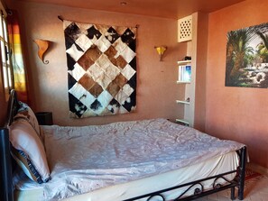 4 Schlafzimmer, Schreibtisch, Bügeleisen/Bügelbrett, Reisekinderbett