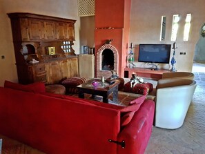 Smart-TV, Kamin, Drucker