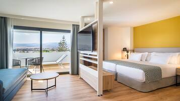 Een minibar, een kluis op de kamer, beddengoed