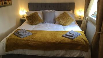 House | 2 bedrooms, iron/ironing board, free WiFi, bed sheets