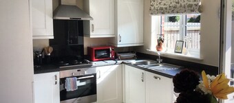 Lazy Nest - Sleeps 4, Parking, Garden & Hammocks