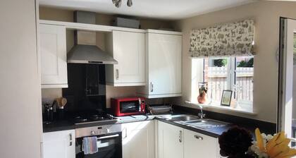 Lazy Nest - Sleeps 4, Parking, Garden & Hammocks