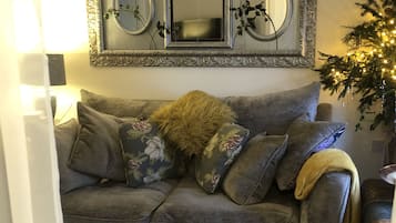 House | Living room | 30-inch TV with digital channels