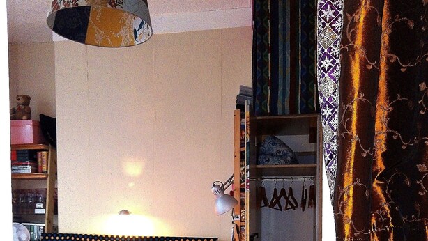 A bedroom with a bed, a desk, a ladder, and a wardrobe. - Unlisted
No longer accepting bookings (London)
