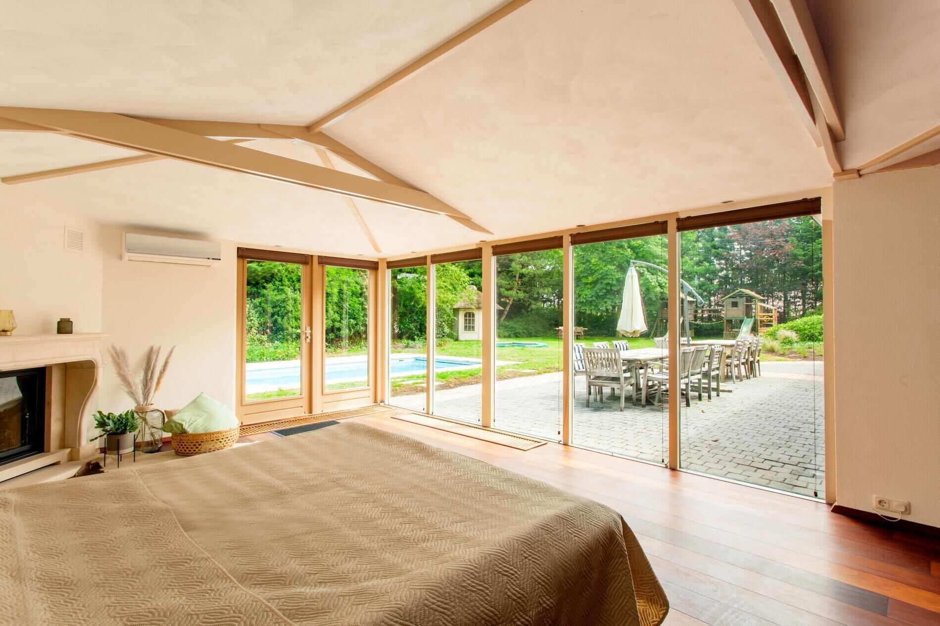 5 bedrooms, iron/ironing board, free WiFi, bed sheets