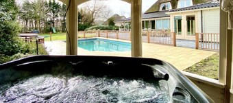 Beautiful villa with heated Pool and jacuzzi