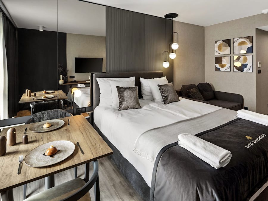 Deluxe Studio, Private Bathroom | Desk, laptop workspace, bed sheets