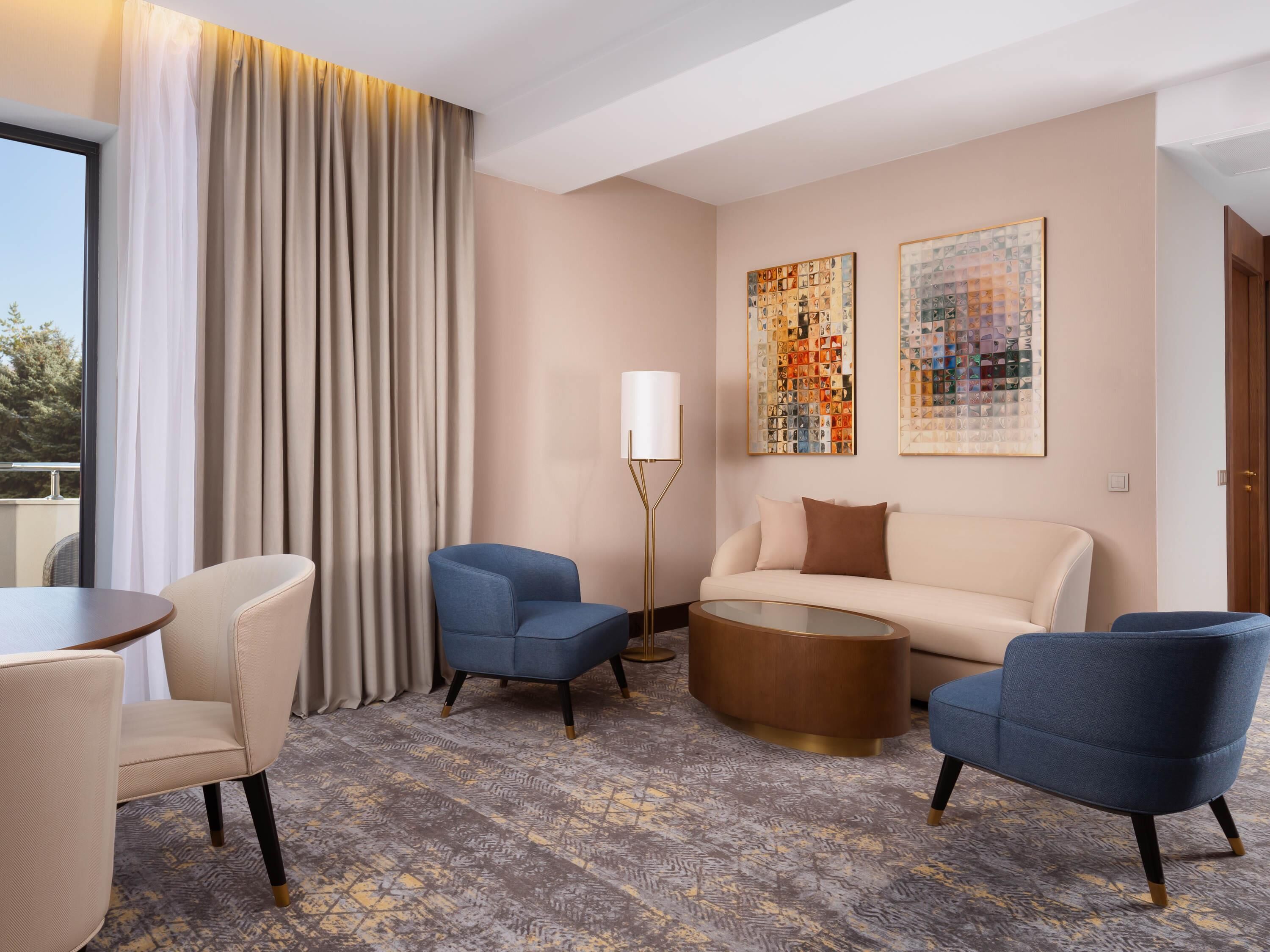 Suite Deluxe, 1 cama de matrimonio grande con sofá cama | Ropa de cama de alta calidad, minibar, caja fuerte y escritorio