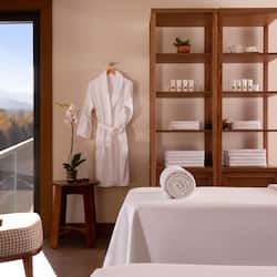 Couples treatment room(s), sauna, hot tub, steam room