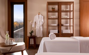 Couples treatment rooms, sauna, hot tub, steam room, hot springs