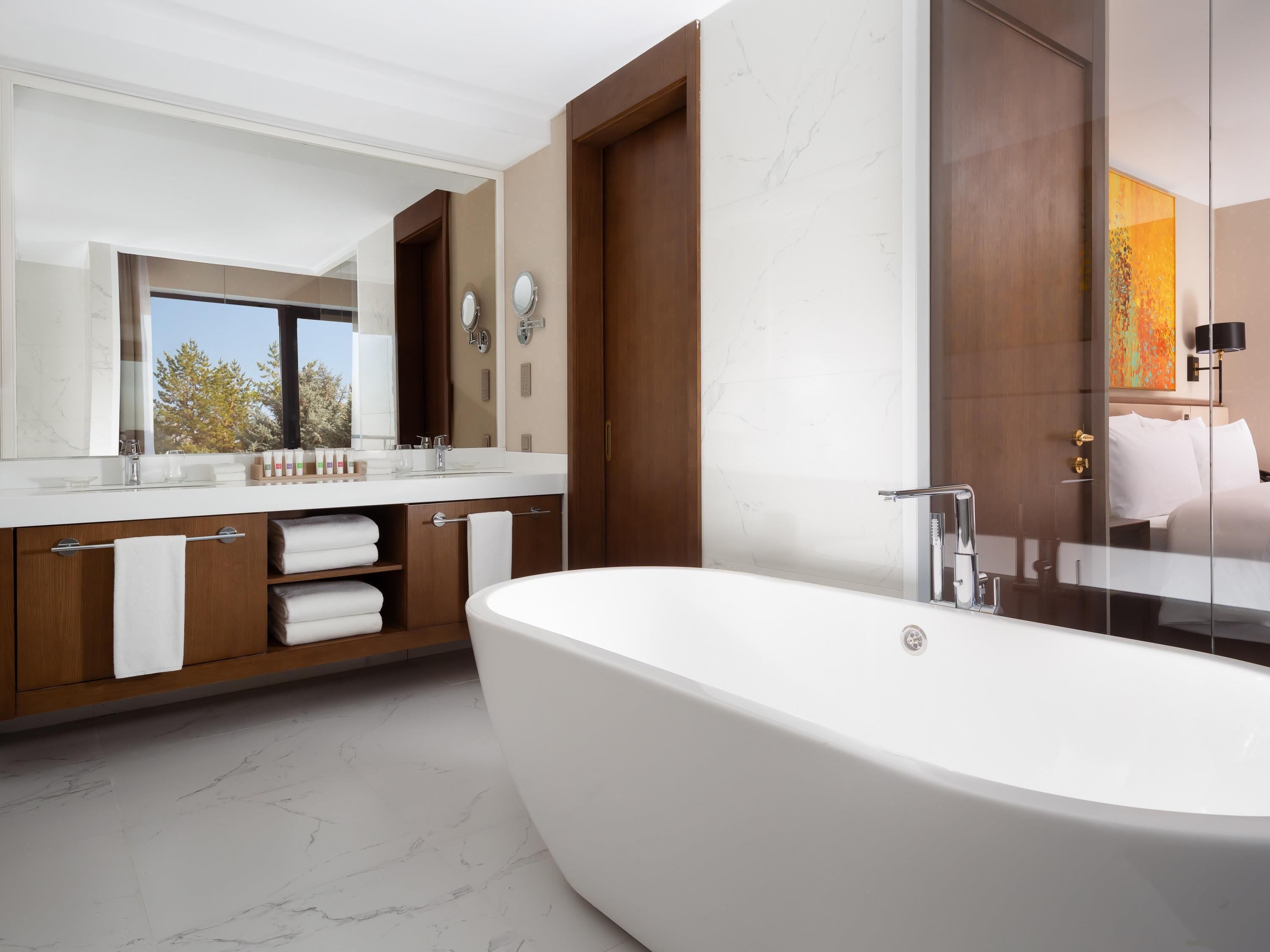 Deluxe Suite, 1 King Bed with Sofa bed