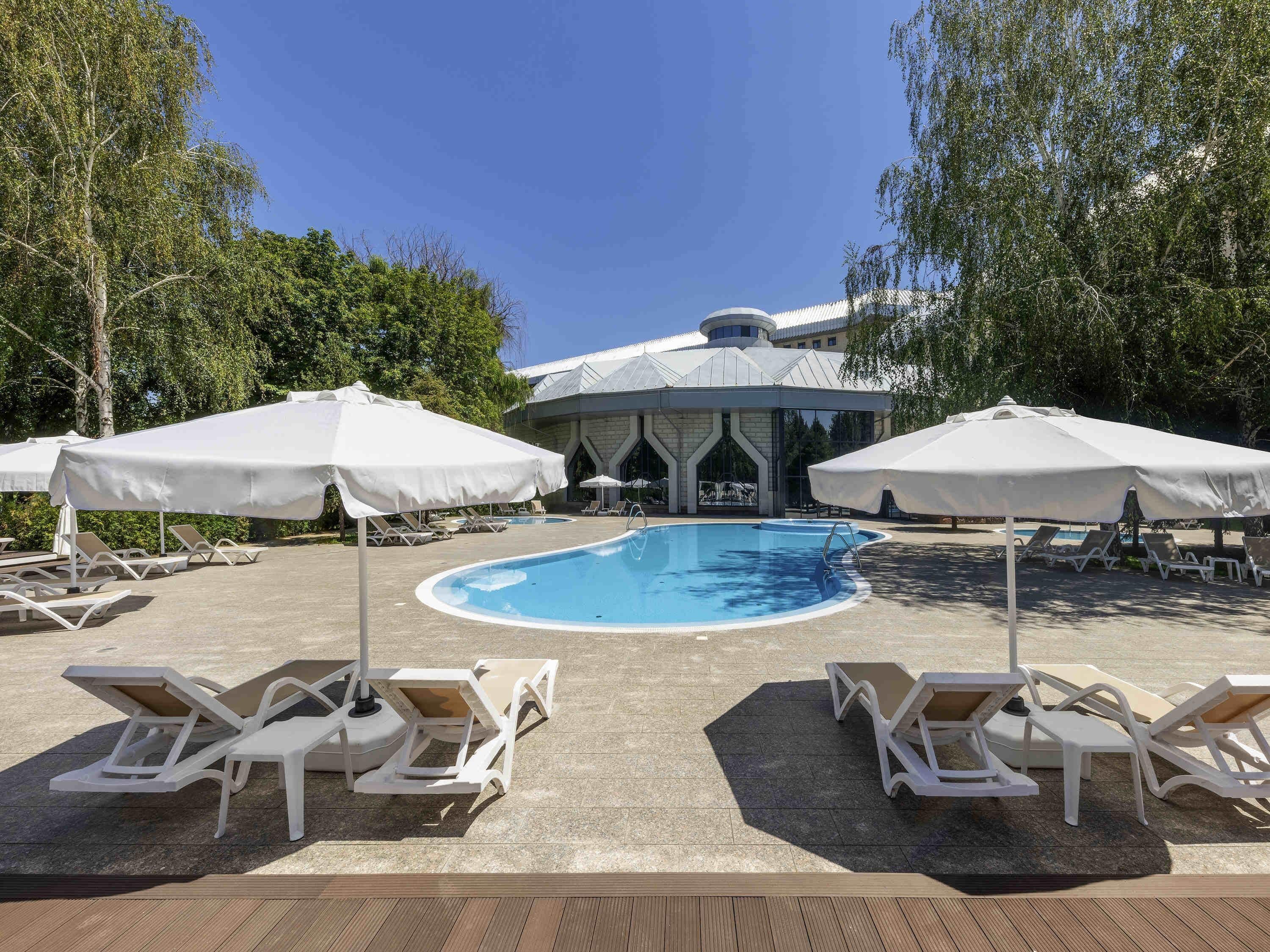 Indoor pool, 4 outdoor pools, sun loungers