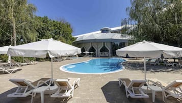 Indoor pool, 4 outdoor pools, sun loungers