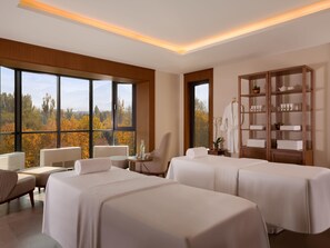 Salas de tratamientos para parejas, sauna, bañera de hidromasaje 