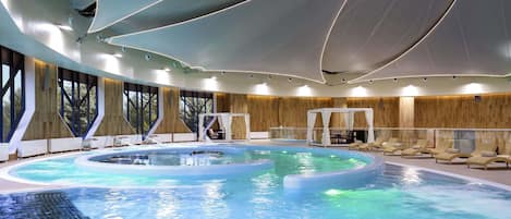 Salas de tratamiento para parejas, sauna y tina de hidromasaje