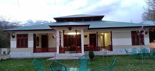 Mặt tiền nơi lưu trú