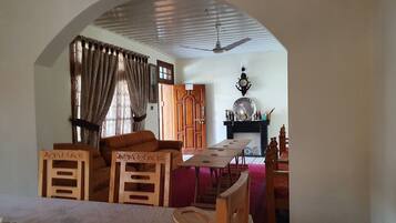 Deluxe Double Room | Iron/ironing board, free WiFi