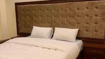 Deluxe Double Room | Iron/ironing board, free WiFi