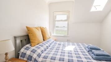 3 dormitorios, decoración individual, mobiliario individual