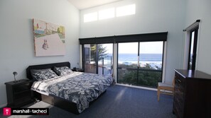 5 bedrooms, iron/ironing board, bed sheets - Dickinson Avenue 7- Beachfront Family Home! (Bermagui)
