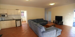 TV, DVD player, ping pong - Dickinson Avenue 7- Beachfront Family Home! (Bermagui)