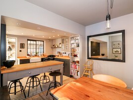 Cottage | Private kitchen | Fridge, dishwasher, cookware/dishes/utensils