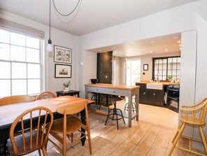 村舍 | 私人厨房 | 冰箱、洗碗机、厨具/餐具