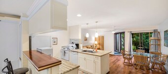 Waikomo Stream 402 - Private, Peaceful, Garden View Condo With 2 Lanais