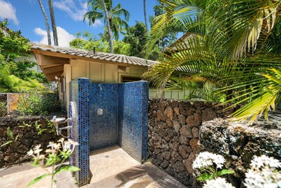 Waikomo Stream 402 - Private, Peaceful, Garden View Condo With 2 Lanais