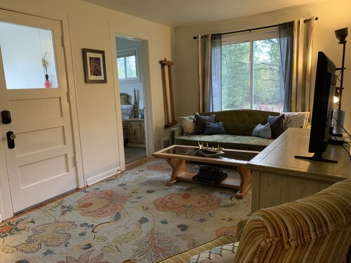 The Sunshine Cottage of Chagrin Falls: Monthly Rental +