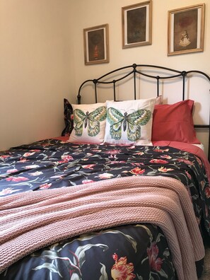 2 عدّة غرف نوم ومكتب ومكواة/لوح كي وواي فاي مجانًا