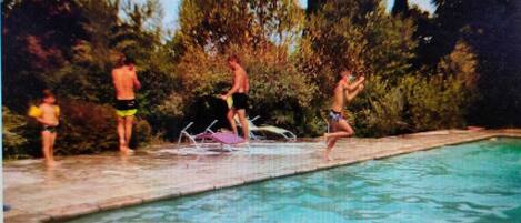 حمّام سباحة خارجي