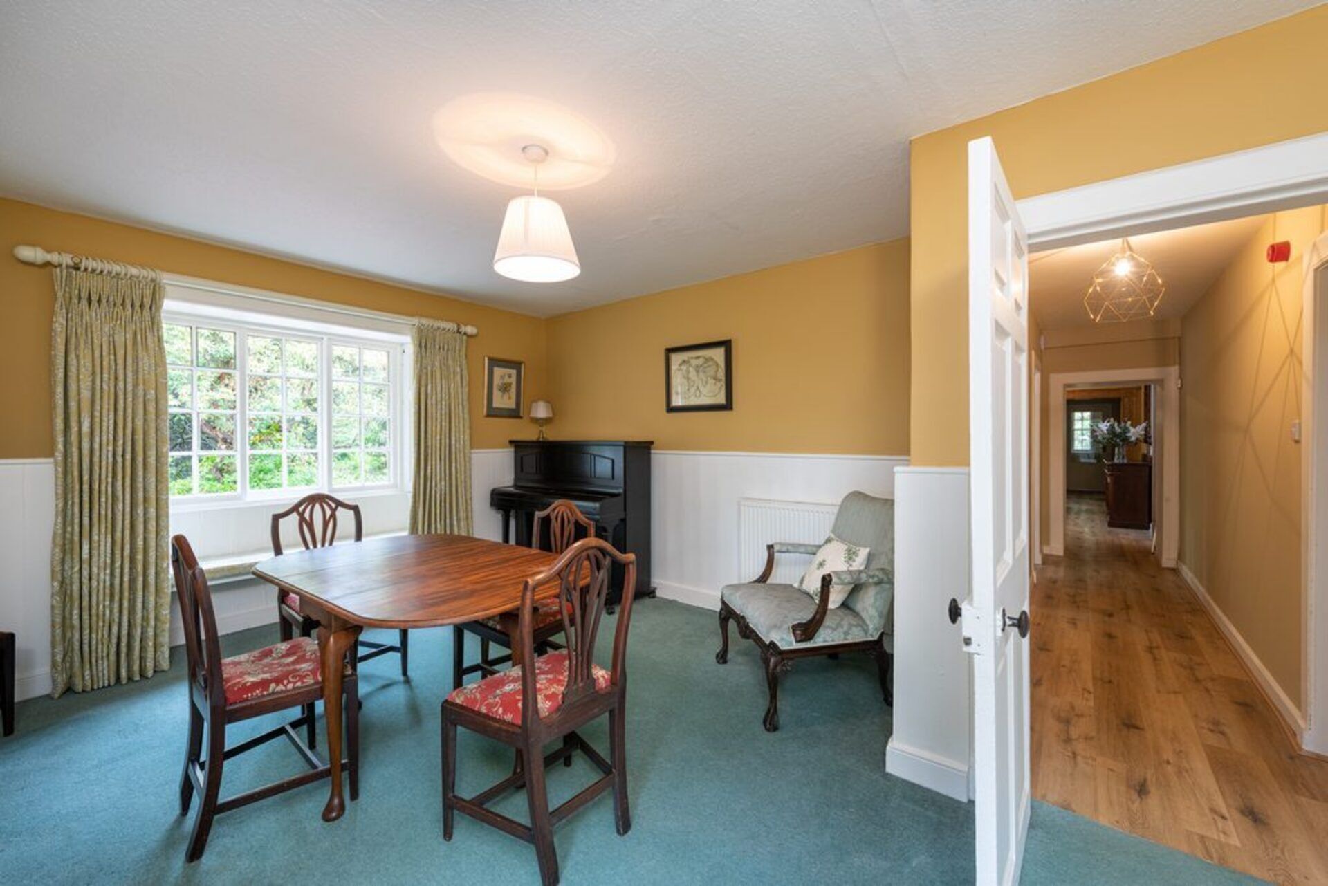 House, Multiple Beds | Living room | 30-inch TV with cable channels