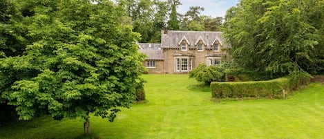 Maison, plusieurs lits | Jardin