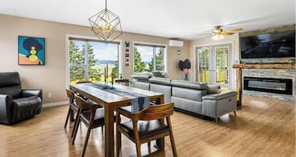 Amazing Waterviews Fundy’s Lighthouse Cottage B&B & Lost Lobster