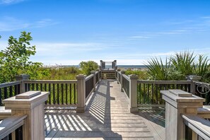 Property grounds - Oceanfront 3-bedroom condo with a glass-paneled balcony | Bahama Sands - 602 (North Myrtle)