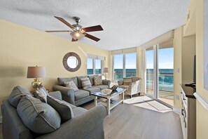 TV, DVD player, books - Oceanfront 3-bedroom condo with a glass-paneled balcony | Bahama Sands - 602 (North Myrtle)