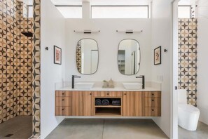 Bathtub, hair dryer, towels, shampoo