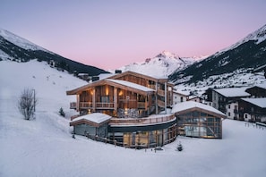 Exterior - 50m from ski slopes, fitness, swimming pool, sauna, hammam, balcony, fireplace or stove, tv (Val Cenis)