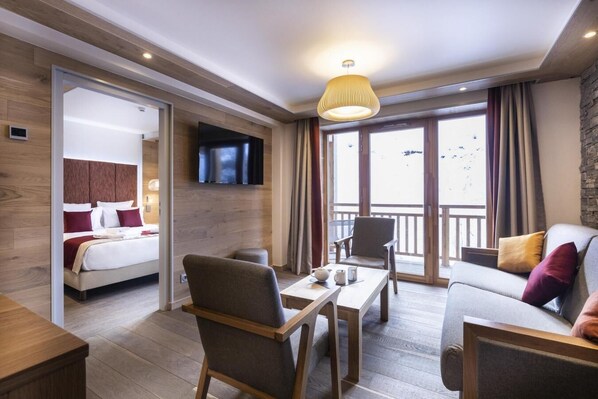 Living area - Wifi, 150m from resort center, fitness, swimming pool, sauna, hammam, balcony, fireplace or stove (Val Cenis)