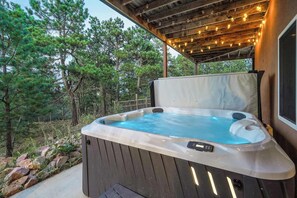 Outdoor spa tub - Nature's Oasis, 4BD Ranch Retreat, Hot tub! (Peyton)