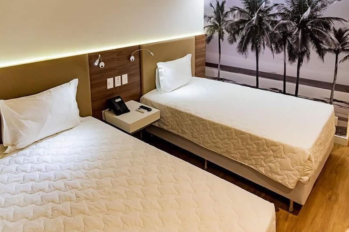 Een minibar, een bureau, geluiddichte muren, gratis wifi