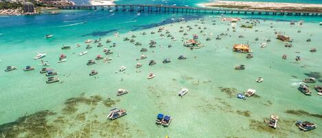Una spiaggia nelle vicinanze