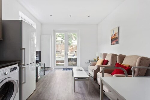 Modern 2 bed in Wembley - 30 min to central London