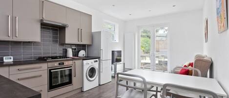 Køleskab, mikrobølgeovn, ovn, opvaskemaskine