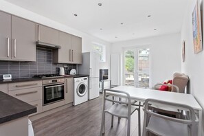 Réfrigérateur, micro-ondes, four, lave-vaisselle