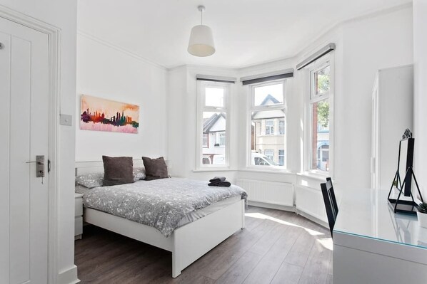 2 bedrooms, iron/ironing board, WiFi, bed sheets